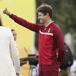 Sølvinder. Jakob Fuglsang hilste på de danske fans fra sin podieplads. 