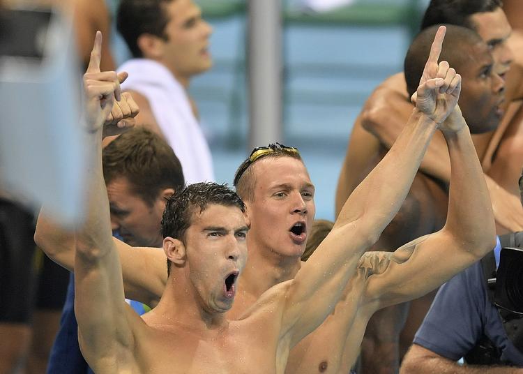 Wauw! Michael Phelps jubler, efter at han har sikret sin guldmedalje nummer 19 gennem tiderne. Denne gang som en del af USA's hold i 4-100 meter fri. 