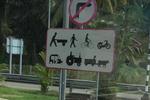 SORTERING. Dette skilt stødte vi på denne sommer ved motorvejstilkørslen i Negombo i Sri Lanka. Så kan man næsten ikke være i tvivl. Læserfoto: Lene Hvirvelkær 
