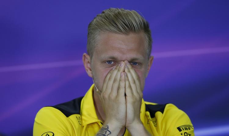 selvforskyldt. Det lignede en kørerfejl, da Kevin Magnussen mistede herredømmet over sin racer ved høj hastighed og smadrede bilen på syvende omgang i Belgien. 
