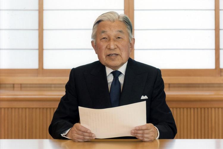 Overhovede. Japans kejser Akihito talte i dag i en sjælden tv-transmitteret tale til nationen. 