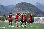 glæde. Det danske OL-hold i fodbold har haft en god tur til Brasilien, hvor de både har lavet gode resultater, været til åbningsceremoni og hygget sig med hinanden - her træner de i Rio de Janeiro. Foto: Jens Dresling 