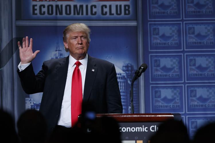 Reset. Donald Trump forsøgte med en tale mandag om økonomisk genopretning i Detroit, at få sin valgkamp tilbage på sporet. (foto: Evan Vucci/AP) 