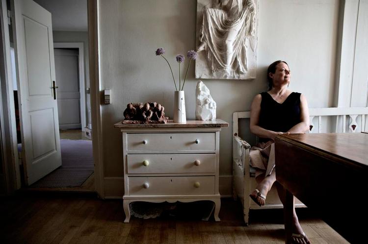 Arvestykke. Morens kommoden minder Merete Pryds Helle om, hvor privilegeret hun er, så hun føler en ydmyghed over for at leve i en tid, hvor man ikke bliver sendt ud at tjene som 14-årig, men betragtes som børn og forkæles med store konfirmationsgaver. 