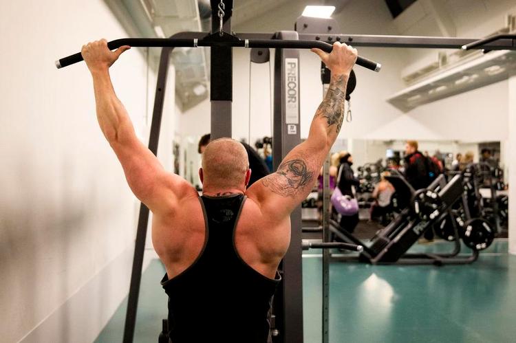 Træning. Uanset tidligere stort alkoholforbrug eller ej er der store individuelle, medfødte forskelle på, hvor hurtigt og godt kroppen reagerer på træning. Ikke alle kan komme til at ligne en ung Arnold Schwarzenegger eller Sylvester Stallone. 