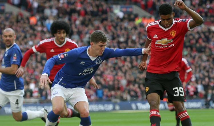 Manchester-mand. John Stones skifter til City og kan se frem til lokalopgør mod Marcus Rashford og United. 
