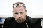 overlevede. Mike Axdal overlevede brandene  på Scandinavian Star, men mistede sin far og bror på skibet. 