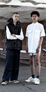 Selvsikre. Ellen Pedersen vil i kontakt med de unge, selvsikre fyre, som hun finder meget inspirerende og mener er friske på at tage chancer. Her ses nogle af hendes designs til forår og sommer 2017, som hun viser på modeugen (klik for at se hele billedet).