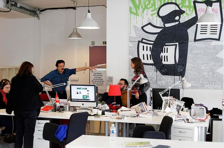 Stjernejournalist. Den 64-årige stjernejournalist Edwy Plenel med det karakteristiske overskæg er leder af den franske netavis Mediapart, der har redaktionslokaler i den franske hovedstad. 