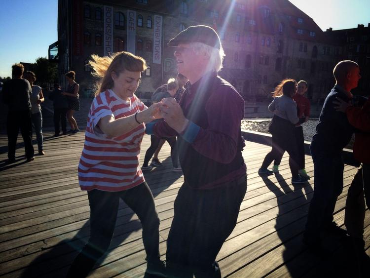 LIVSMOD. Find takten og hold fast i feriens lette trin på bolværket ved siden af Knippelsbro de næste to onsdage. 