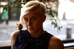 Robyn. Simon-drengene får en travl uge, når de åber deres nye bar midt i modeugen. Popdronningen Robyn kommer og dj'er. 
