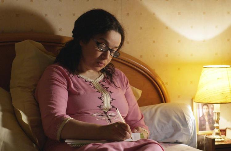 Perspektiv. Fatima skriver ting ned i sin notesbog, når hun er alene - ting, hun ønsker, at døtrene kunne forstå. 