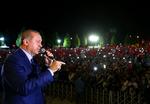 kupforsøg. Tyrkiets præsident Erdogan taler til sine støtter uden for præsidentpaladset i Ankara i går. Præsidenten overlevede natten til 16. juli et kupforsøg. 