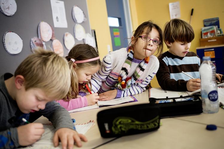 Alvor. Gode testresultater er ikke alt, skal vi huske at fortælle skoleeleverne. Eleverne her er fra Bavnehøj Skole i København fotograferet ved en tidligere lejlighed. 