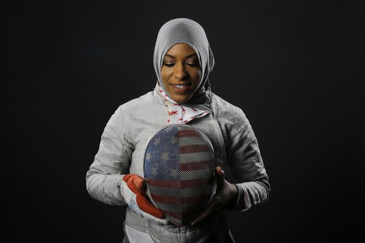 Fægteren. Ibtihaj Muhammad er den første amerikanske OL-deltager, der har kæmpet i hijab. 