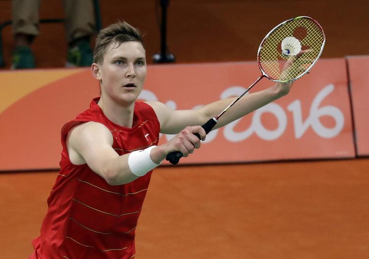 overlegen. Viktor Axelsen var nervøs før sin første olympiske optræden, men danskeren fik hurtigt rystet nerverne af sig. 