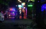 BOMBER. Politi og ambulancemandskab ved et af de mål, ukendte bombemænd har bombet. 