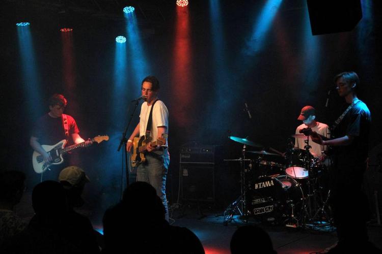 Modest har ligget på Det Elektriske Barometer i 11 uger nu. 