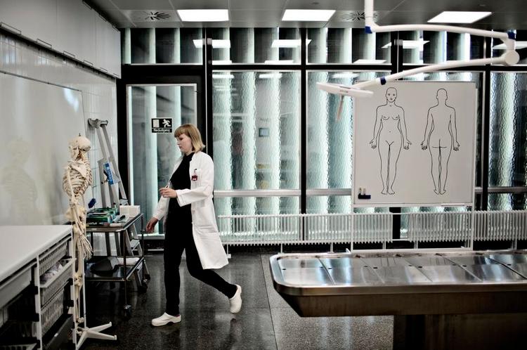 Medicin i blodet. Retsmediciner Line Kruckow har konstateret, at 42 pct. af de afdøde narkomaner fra 2012 havde antidepressiver eller antipsykotisk medicin i blodet. Foto: Joachim Adrian 