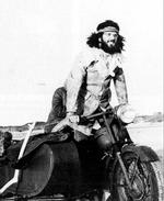 1971. Ole Grünbaum er kørt op på et bjerg lidt nord for Oslo på sin Nimbus for at forsøge at slutte fred med sig selv og den gud, han aldrig før har taget alvorligt. 
