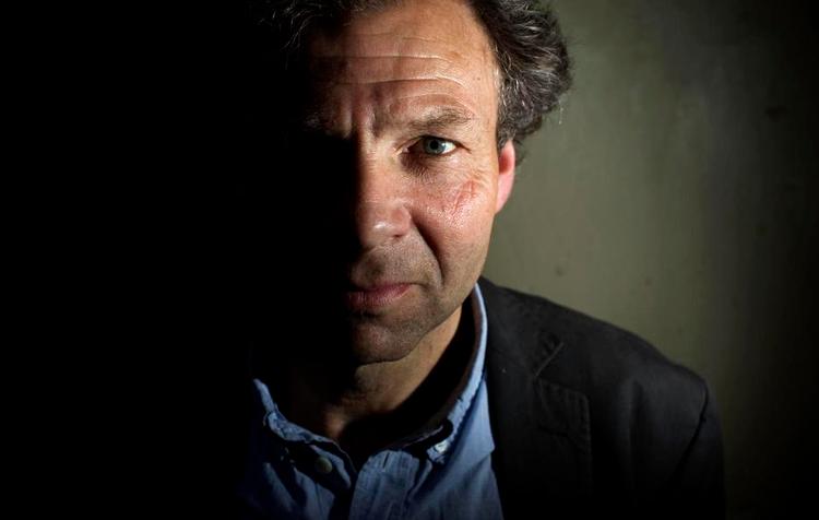 Livsklogskab. Olav Hergel er på vej med en ny roman. Den har fået titlen 'Punktum' og udkommer til oktober. 