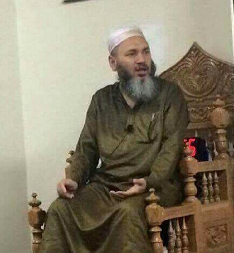 lederskikkelse. Iman Alala Uddin Akongi har været en religiøs lederskikkelse i Queens-området, siden han kom til bydelen fra Bangladesh for to år siden. 