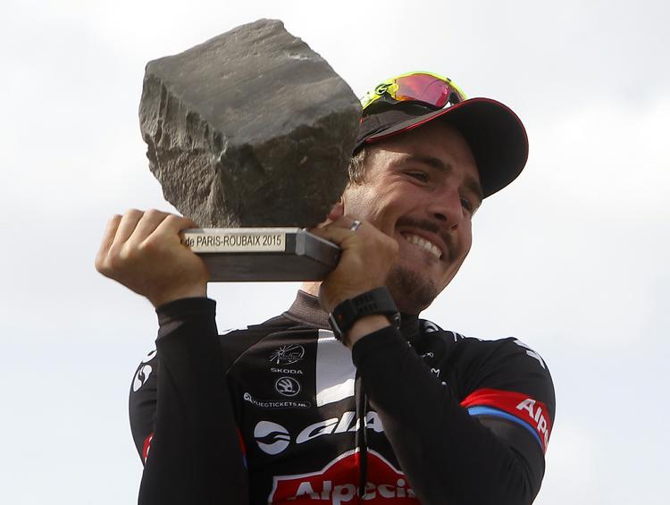tilbage. John Degenkolb fejrer triumfen i 2014, da tyskeren vandt Paris-Roubaix. 