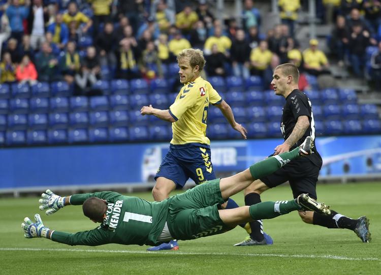 4-0. Otte mål i tre kampe har gjort Brøndbys Teemu Pukki til den 'varmeste' angriber i Superligaen lige nu. 