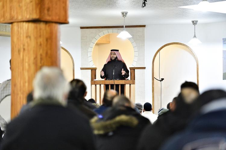 religion. Lovpakken skal ramme religiøse foreninger, så de ikke får offentlig støtte. Det er ikke begrundet, hvorfor loven ikke skal ramme eksempelvis rockerklubber. 