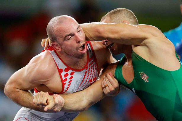 Mark O. Madsen vinder i sin semifinale. 
