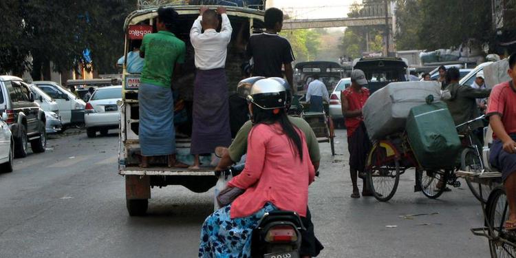 MANDALAY. Den hektiske trafik i storbyen i Myanmar er udfordrende. Læserfoto: Lisbeth Vognsen 