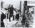 15.  august 1961 lod han sit maskingevær glide af skulderen - og et par sekunder efter var Conrad Schumann i Vesten. 