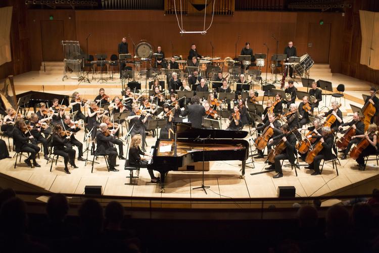 Symfoniorkestre. Sjællands Symfoniorkester eller 'Copenhagen Phil' er et af de landsdelsorkestre, der klarer sig godt økonomisk. Blandt andet på grund af en aftale med Tivoli. (Arkiv) 