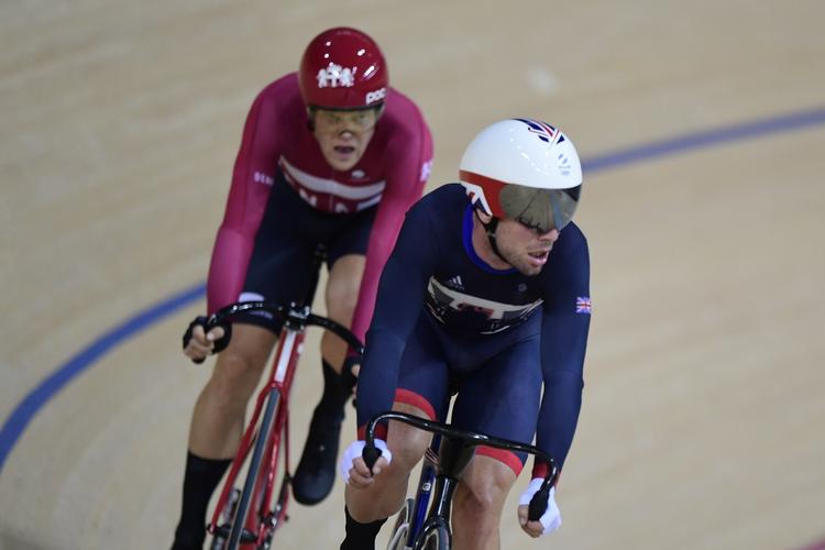 Kamphaner. Lasse Norman Hansen (bagerst) og Mark Cavendish (forrest) kæmpede så indædt om OL-sølvet, at det nær var blevet overhalet af colombiansk verdensmester. Foto: Tariq Mikkel Khan 