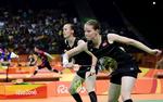 sådan. Kamilla Rytter Juhl og Christinna Pedersen jubler efter at have vundet et point på vejen mod kvartfinalesejr ved OL. 