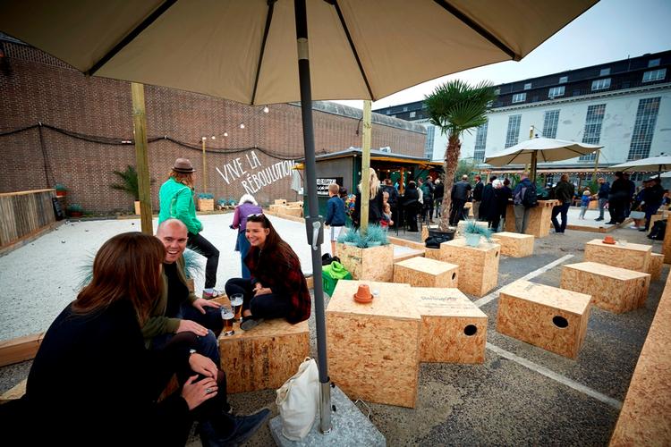 Boulebar. I første omgang er det en pop-up bar, men til oktober rykker den rigtige bar ind i det gamle Daells Varehus. 