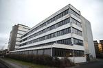 Boliger. Københavns Kommune huser flygtninge midlertidigt i denne bygning på Ottiliavej i Valby. Nu vil Frederiksberg Kommune også huse flygtninge i dette område - 2,5 kilometer væk i en ejendom i Centerparken i Valby. Det møder modstand. 