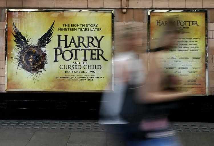 Potterfeber. Det er svært at vente til december 2017 med at se teaterstykket 'Harry Potter and the Cursed Child'. Så billethajer har haft held med at sælge billetter for helt op til 53.000 kroner. 