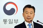 Afhopper. Thae Yong Ho, der er rådgiver og ambassadørens stedfortræder på den nordkoreanske ambassade i London, er flygtet til Sydkorea med sin kone og søn. 