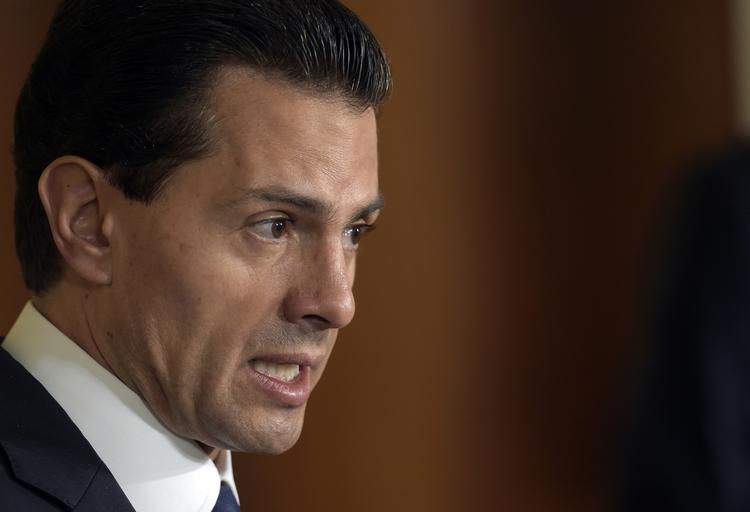 Ballade. Mexicos præsident, Enrique Peña Nieto, har sammenlignet Trump med Adolf Hitler og Benito Mussolini. 