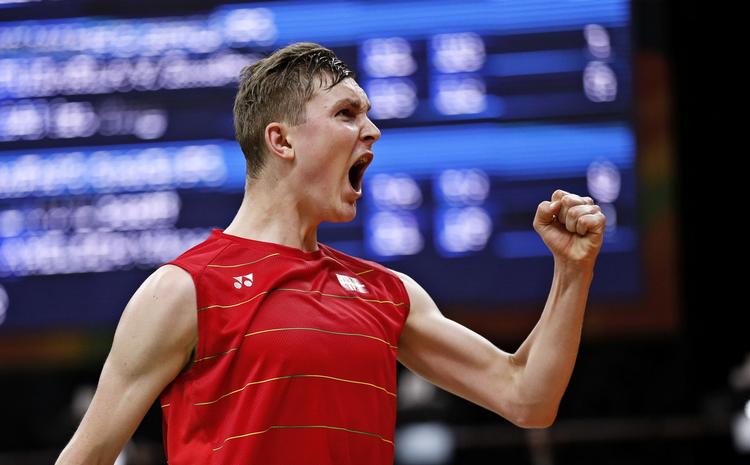 MEDALJEKURS. Viktor Axelsen viste onsdag, at han er i topform på det helt rigtige tidspunkt, da han afviste briten Ouseph i to sæt. 