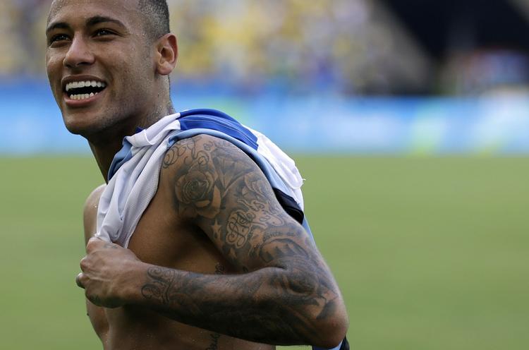 FOLKEHELTEN. Neymar scorede to gange, da Brasilien onsdag spillede sig i finalen. 