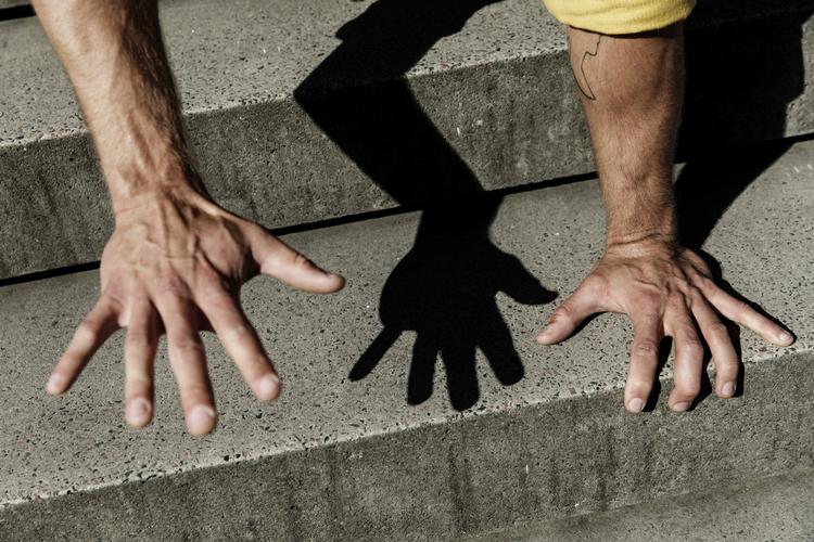 TRAPPETRÆNING. Bestem dig for, at trappen er din ven. Og er du rigtig avanceret, så kan du også gå på trapper på alle fire. Fantastisk coretræning, fortæller Jeppe Skovgaard. 