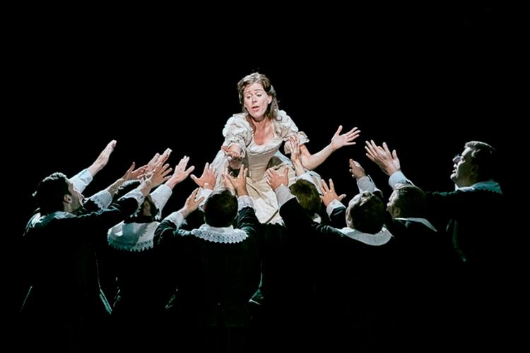 Opera. Henriette Bonde-Hansen i rollen som 'Elvira'. 