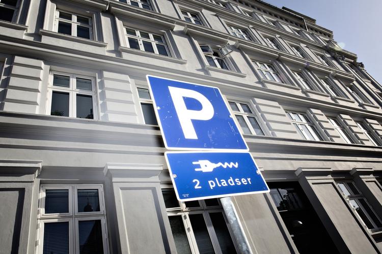 P-REGLER. I København vil man indrette 500 flere ladepladser til elbiler. Men i dag bliver under halvdelen af pladserne brugt set hen over et døgn. 