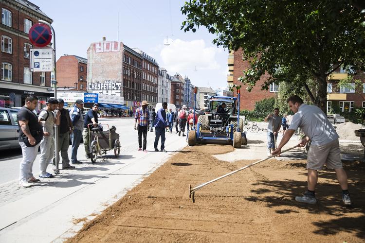 Skodapladsen. På Skodapladsen ved Nørrebro Station skal der efter sigende bygges et 'Kampsportens Hus', og de lokale er smidt ud af pladsen, der plejede at huse store loppemarkeder om søndagen. 