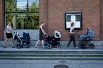 Fladere? En læser undrer sig over, hvorfor mange nybagte mødre har betydeligt fladere baller efter fødslen end før. 