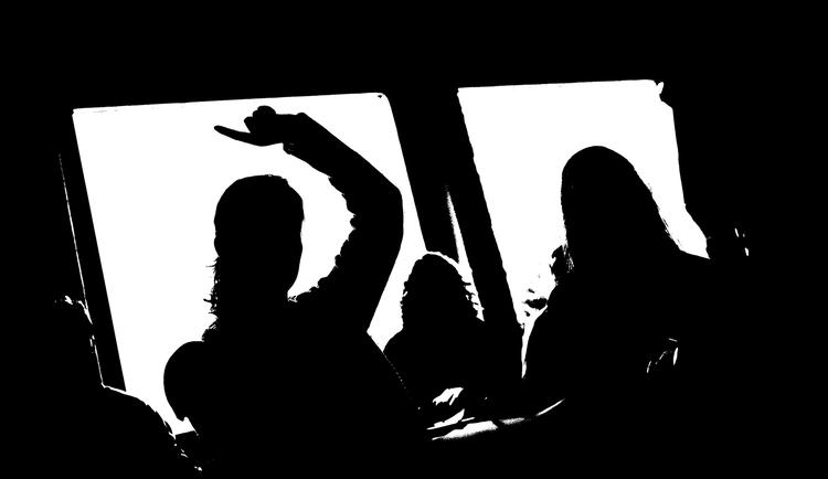 Grove drillerier er ikke længere kun noget der foregår mellem nære relationer. Nu vil gymnasier hjælpe elever med at kende egne og andres grænser på sociale medier. 