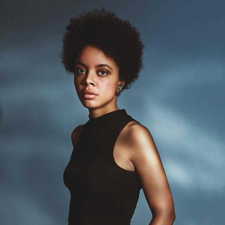 Melankoli. Den danske sanger, Saida, kombinerer minimalistisk electro og sommerlængsel på sit nyeste nummer 'Sommerregn'. 