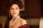 Dramatisering. Romanen Anna Karenina er blevet fortolket af en lang række kunstarter. Blandt andet som ballet og i flere omgang på film - som i 2013, hvor den engelske skuespiller Keira Knightley spillede Anna (billedet) og Jude Law var hendes mand. 